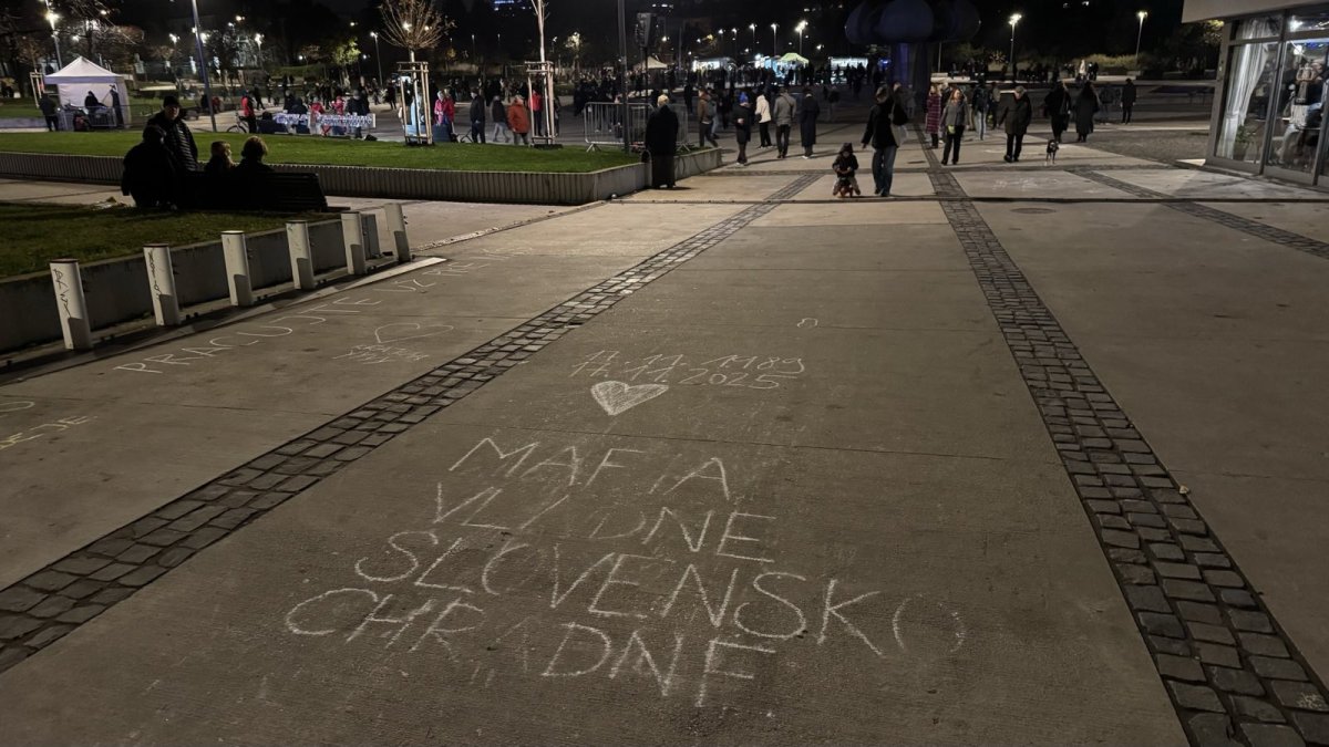 Křídové protesty v Bratislavě před oslavami 17. listopadu