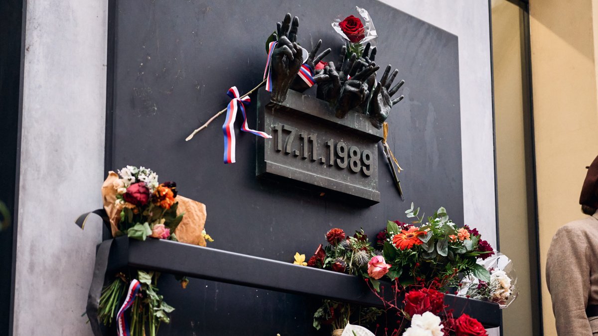 Češi si připomínají události spojené se 17. listopadem. (17.11.2025)