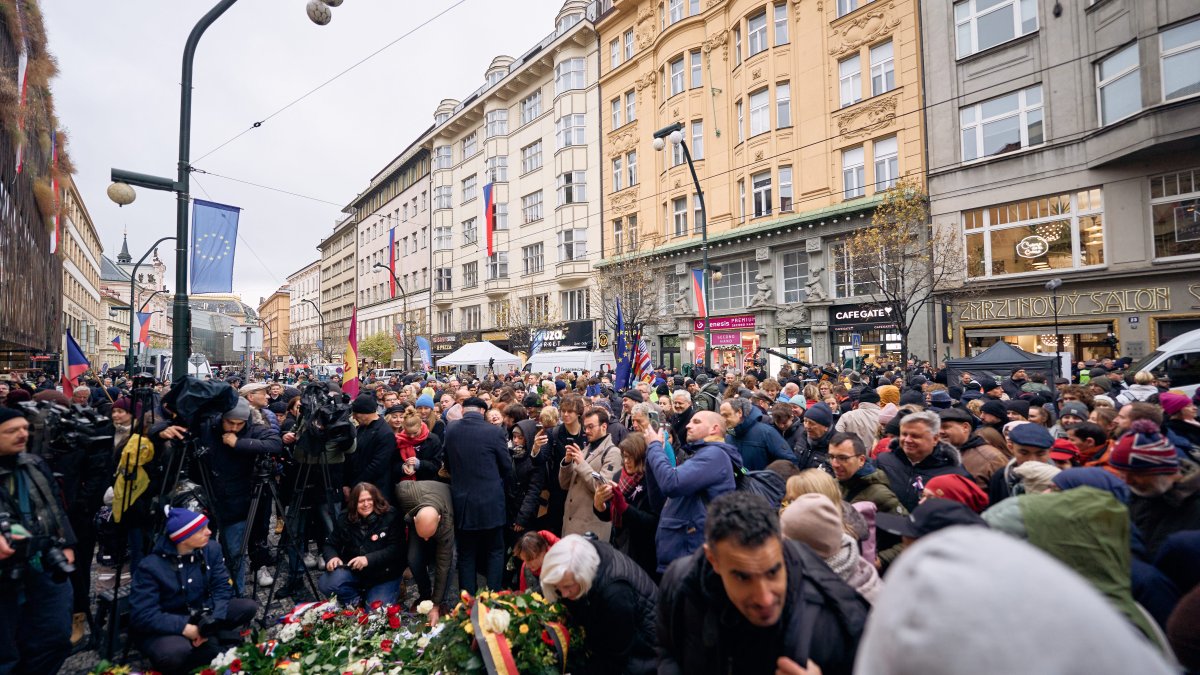 Češi si připomínají události spojené se 17. listopadem. (17.11.2025)