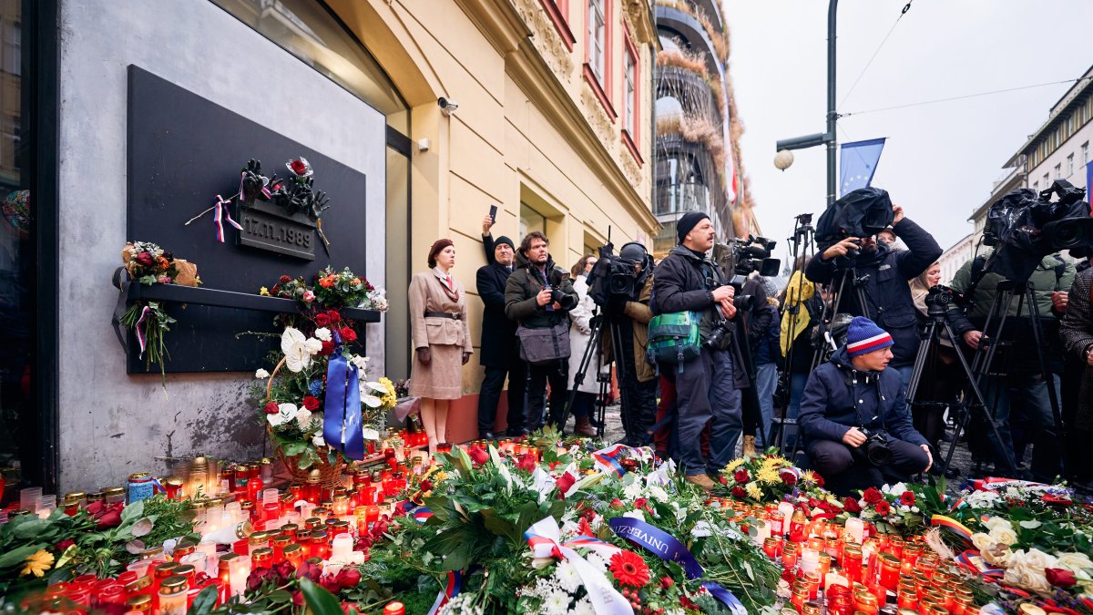 Češi si připomínají události spojené se 17. listopadem. (17.11.2025)