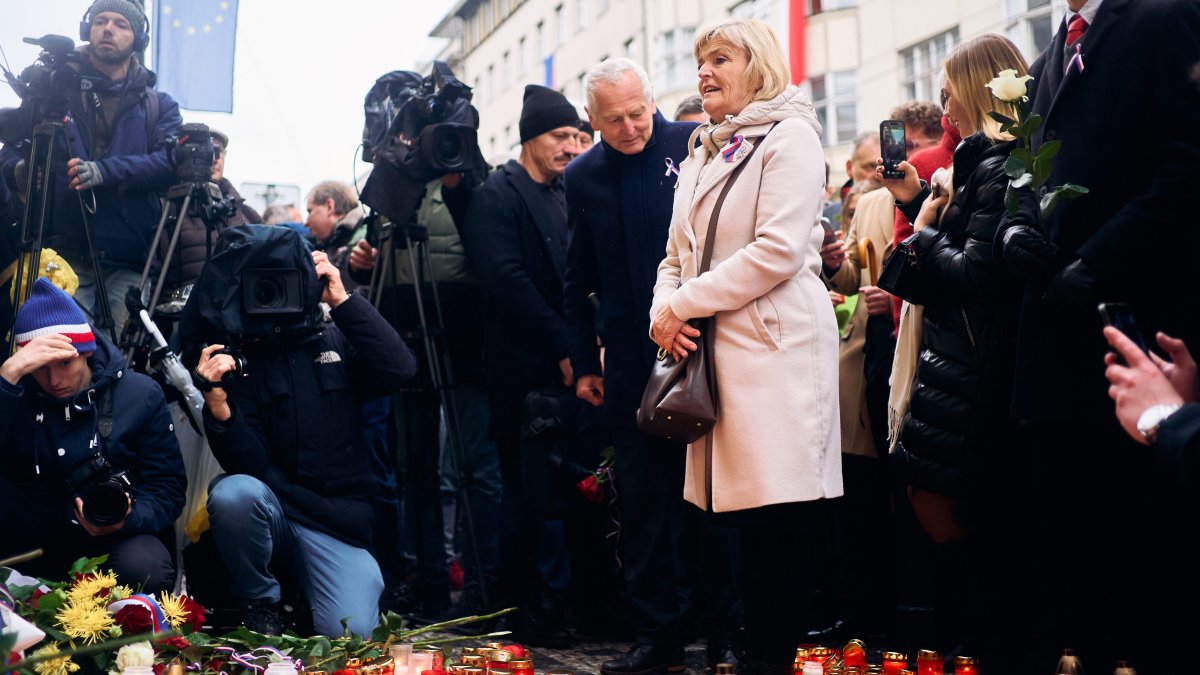 Češi si připomínají události spojené se 17. listopadem. (17.11.2025)