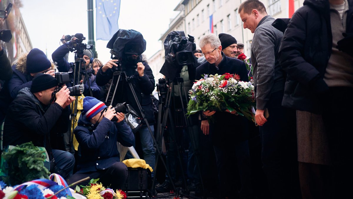 Češi si připomínají události spojené se 17. listopadem. (17.11.2025)