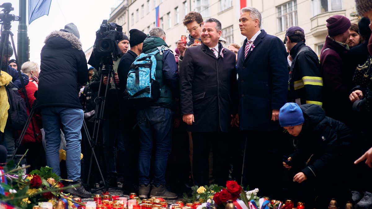 Češi si připomínají události spojené se 17. listopadem. (17.11.2025)