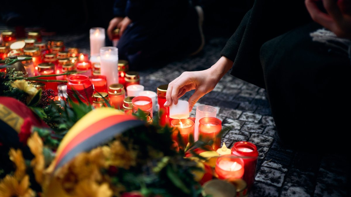 Češi si připomínají události spojené se 17. listopadem. (17.11.2025)