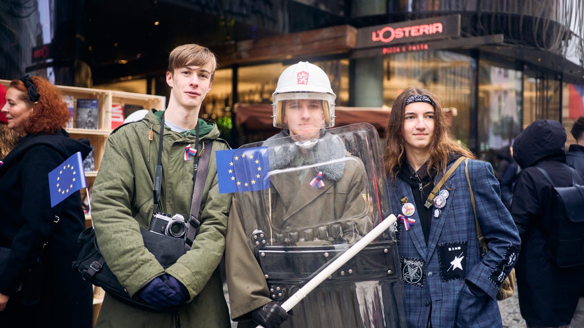 Češi si připomínají události spojené se 17. listopadem. (17.11.2025)