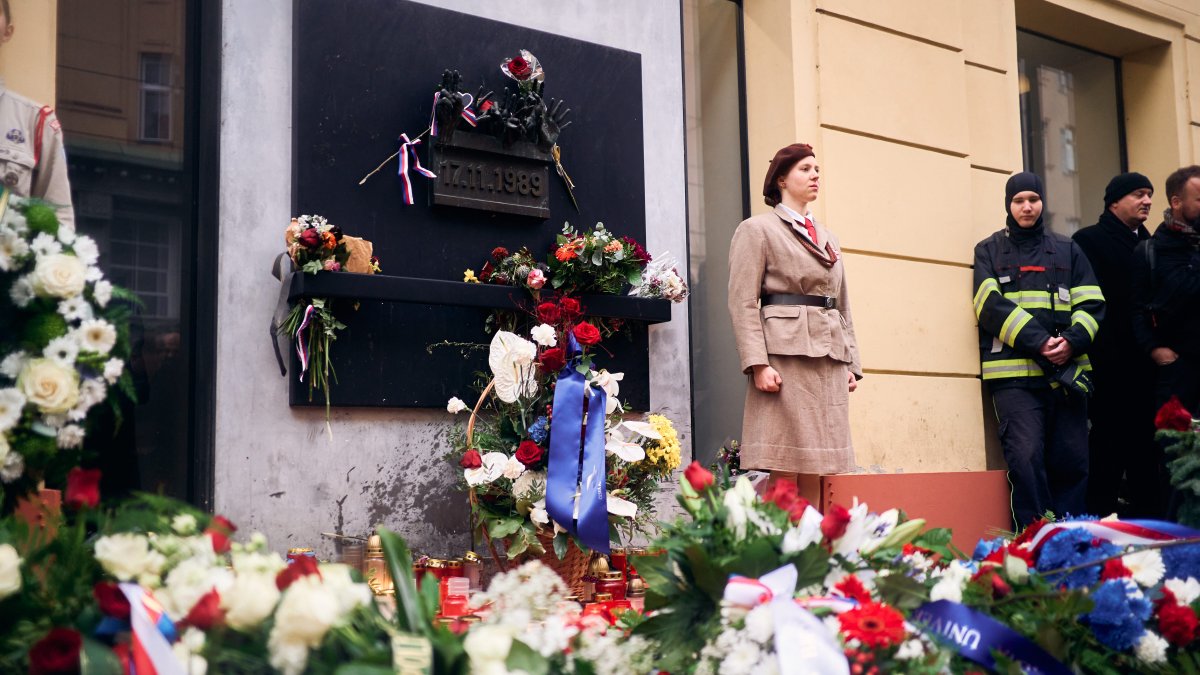 Češi si připomínají události spojené se 17. listopadem. (17.11.2025)