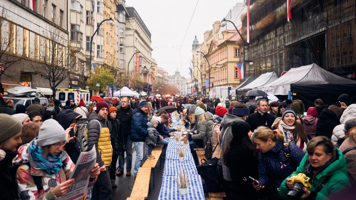 Češi si připomínají události spojené se 17. listopadem. (17.11.2025)