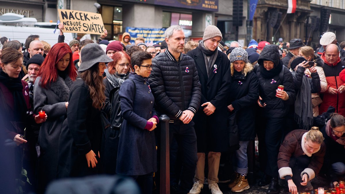 Češi si připomínají události spojené se 17. listopadem. (17.11.2025)