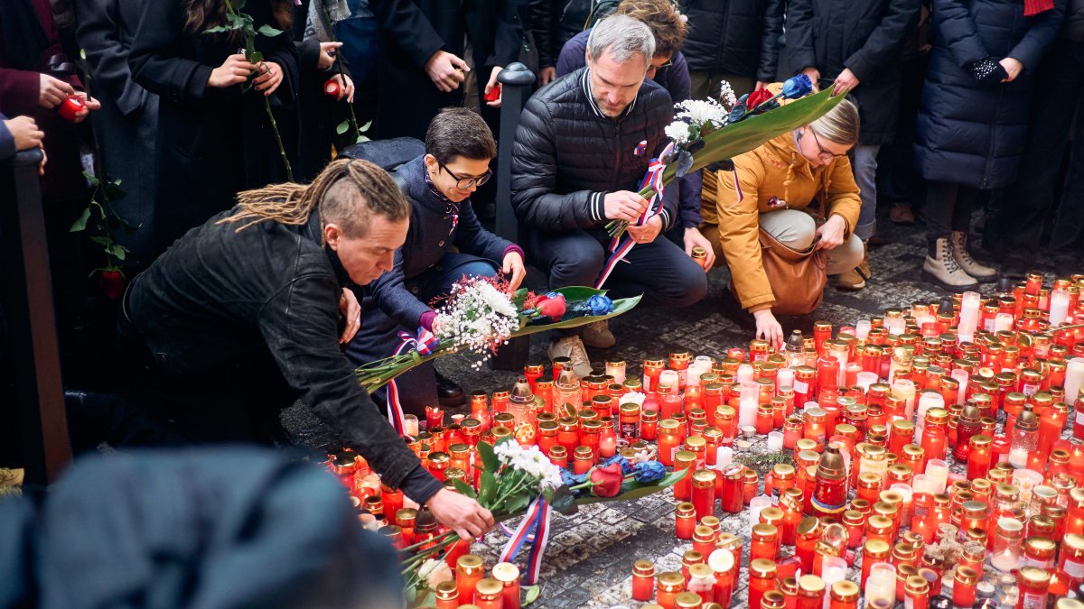 Češi si připomínají události spojené se 17. listopadem. (17.11.2025)