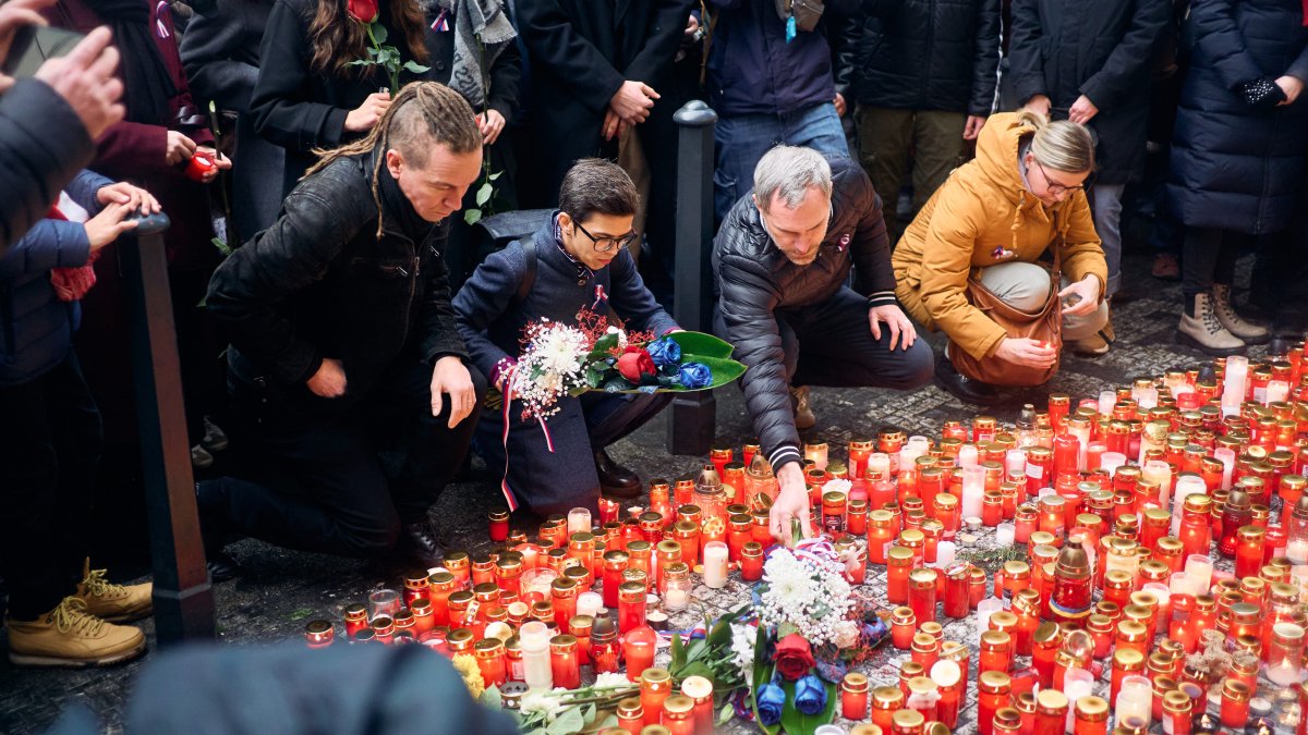 Češi si připomínají události spojené se 17. listopadem. (17.11.2025)