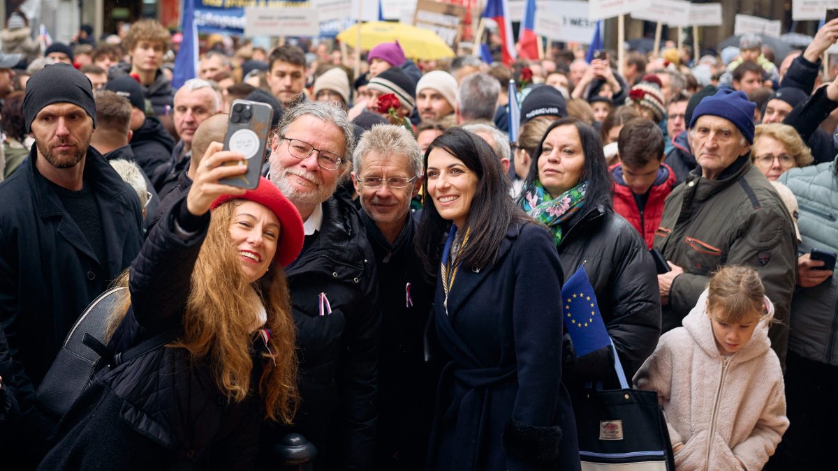 Češi si připomínají události spojené se 17. listopadem. (17.11.2025)