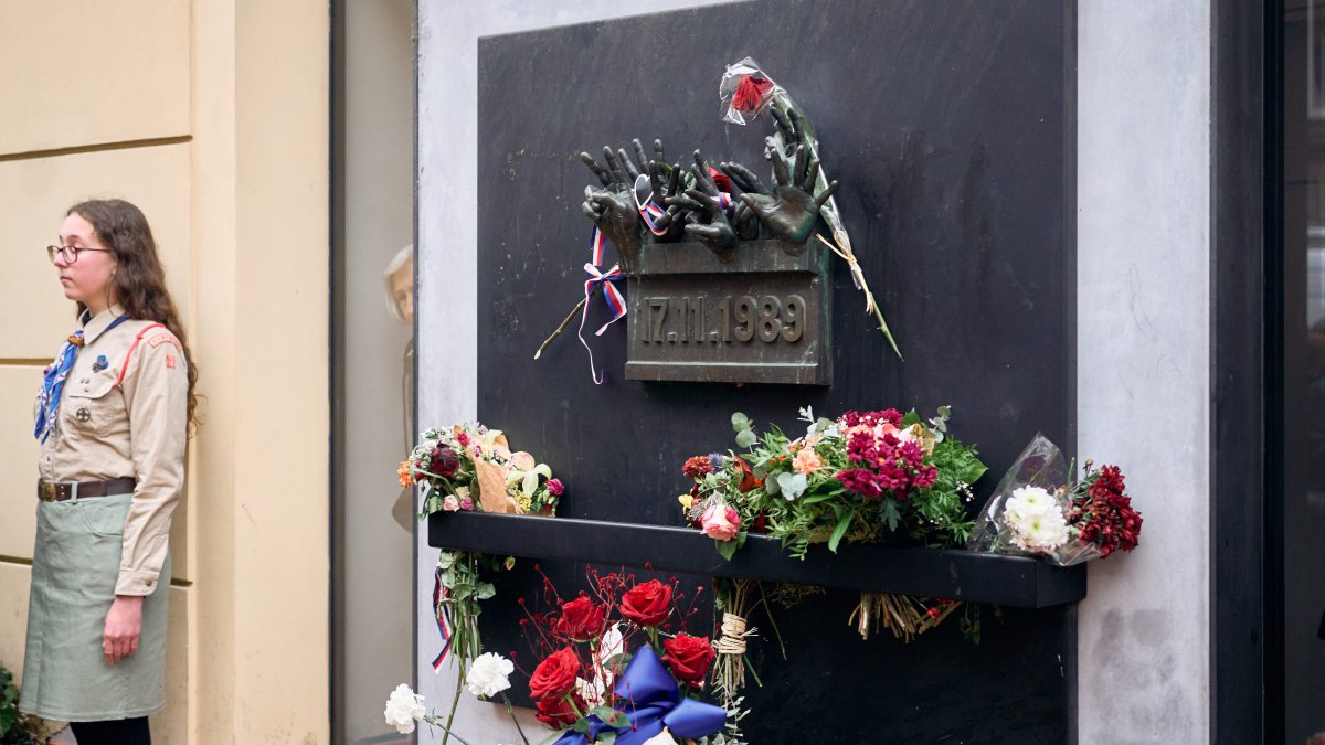 Češi si připomínají události spojené se 17. listopadem. (17.11.2025)