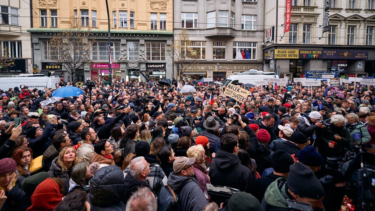 Češi si připomínají události spojené se 17. listopadem. (17.11.2025)