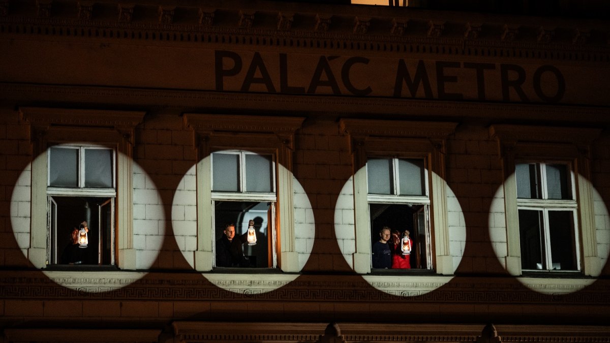 Češi si připomínají události spojené se 17. listopadem. (17.11.2025)