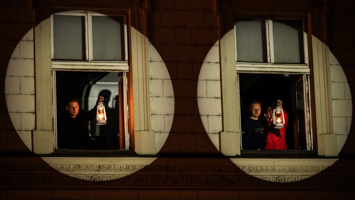 Češi si připomínají události spojené se 17. listopadem. (17.11.2025)