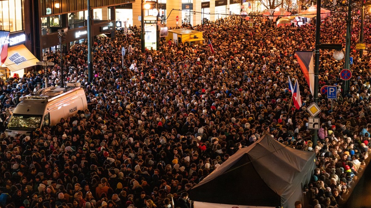 Češi si připomínají události spojené se 17. listopadem. (17.11.2025)