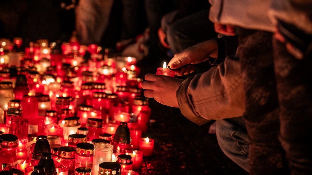 Češi si připomínají události spojené se 17. listopadem. (17.11.2025)