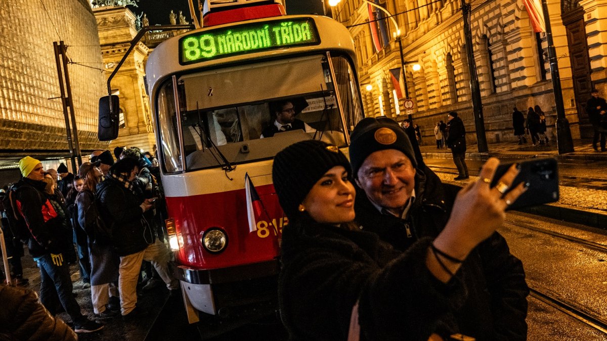 Češi si připomínají události spojené se 17. listopadem. (17.11.2025)