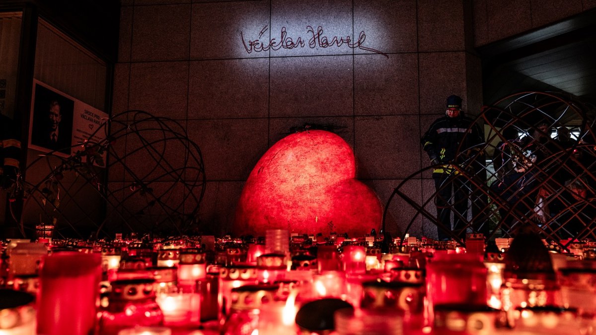 Češi si připomínají události spojené se 17. listopadem. (17.11.2025)