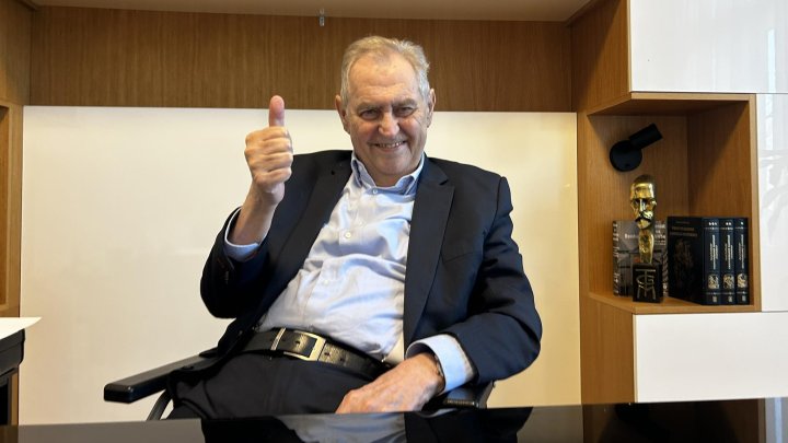 Miloš Zeman se vrátil do pražské kanceláře. 