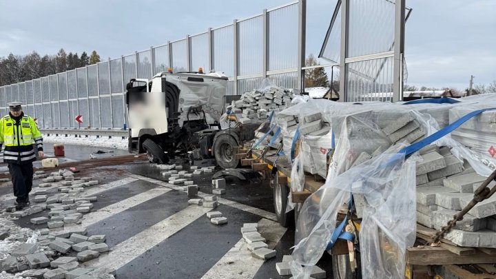 Nehoda kamionu způsobila vážné komplikace na dálnici D48. (24.11.2025)