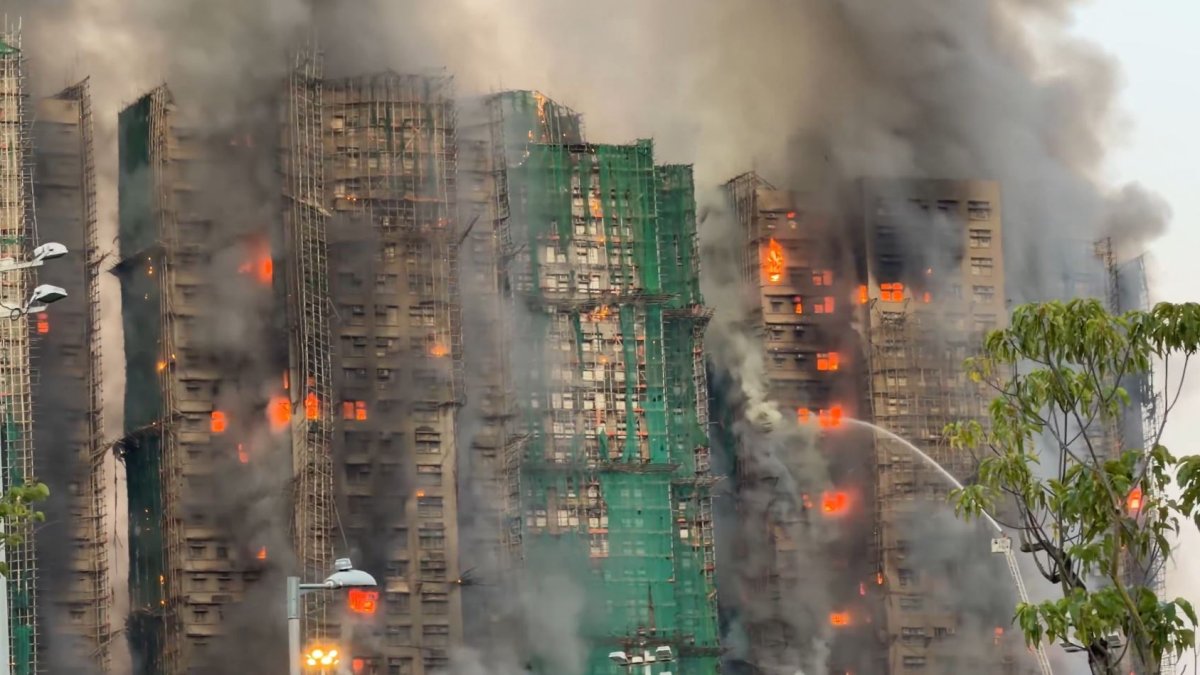 V Hongkongu hoří několik výškových budov