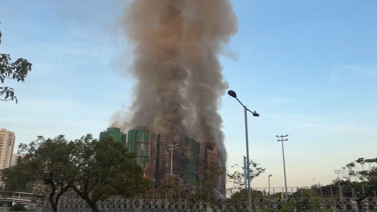 V Hongkong hoří několik výškových budov