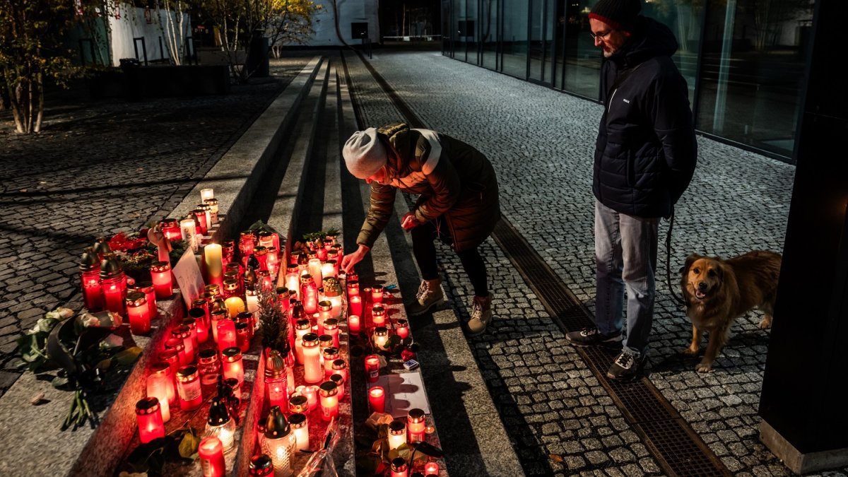 Pietní místo pro Patrika Hezuckého před budovou Evropy 2