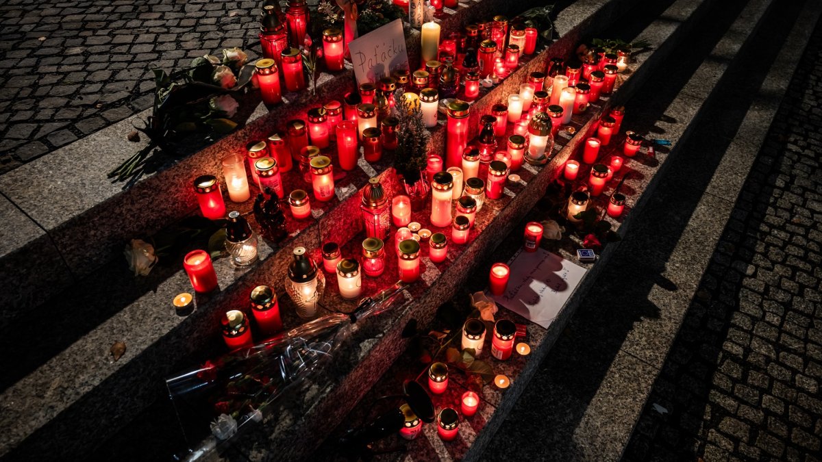 Pietní místo pro Patrika Hezuckého před budovou Evropy 2