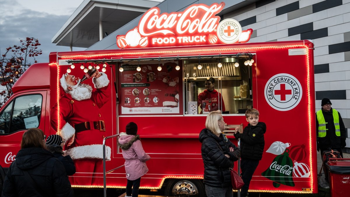 Coca-Cola vánoční kamion zahájil svoji trasu u Westfieldu Černý Most (10.12.2025)