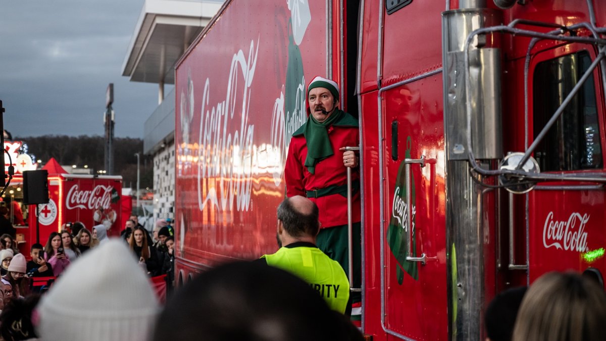 Coca-Cola vánoční kamion zahájil svoji trasu u Westfieldu Černý Most (10.12.2025)