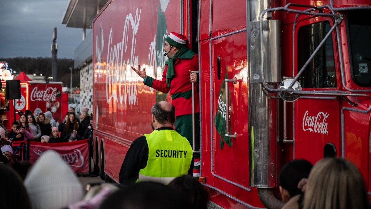 Coca-Cola vánoční kamion zahájil svoji trasu u Westfieldu Černý Most (10.12.2025)