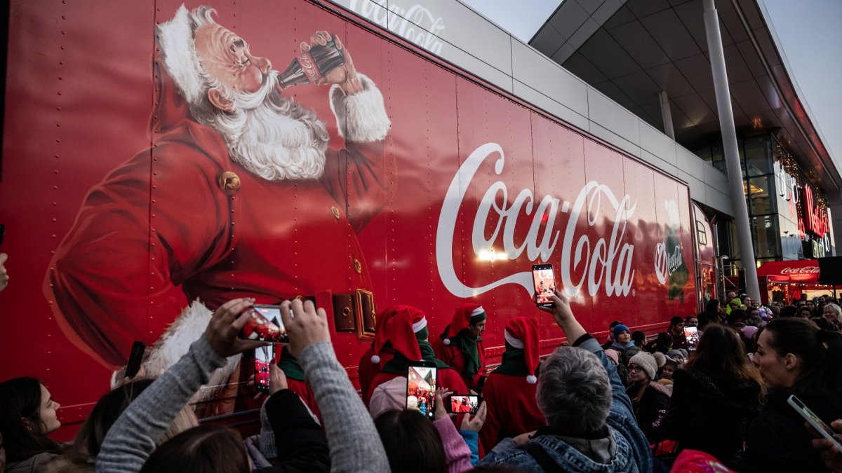 Coca-Cola vánoční kamion zahájil svoji trasu u Westfieldu Černý Most (10.12.2025)