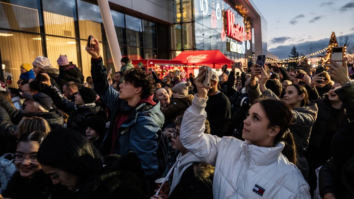 Coca-Cola vánoční kamion zahájil svoji trasu u Westfieldu Černý Most (10.12.2025)