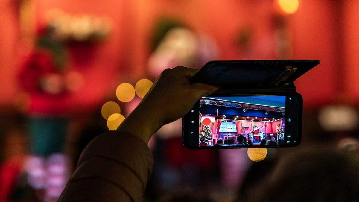 Coca-Cola vánoční kamion zahájil svoji trasu u Westfieldu Černý Most (10.12.2025)