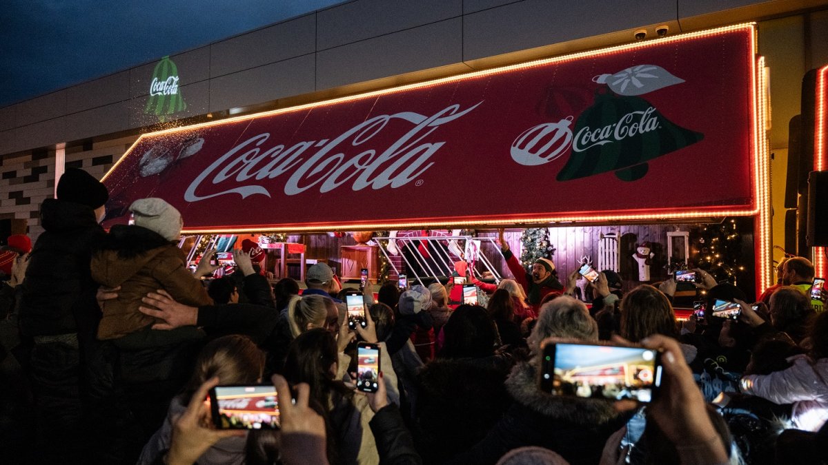 Coca-Cola vánoční kamion zahájil svoji trasu u Westfieldu Černý Most (10.12.2025)