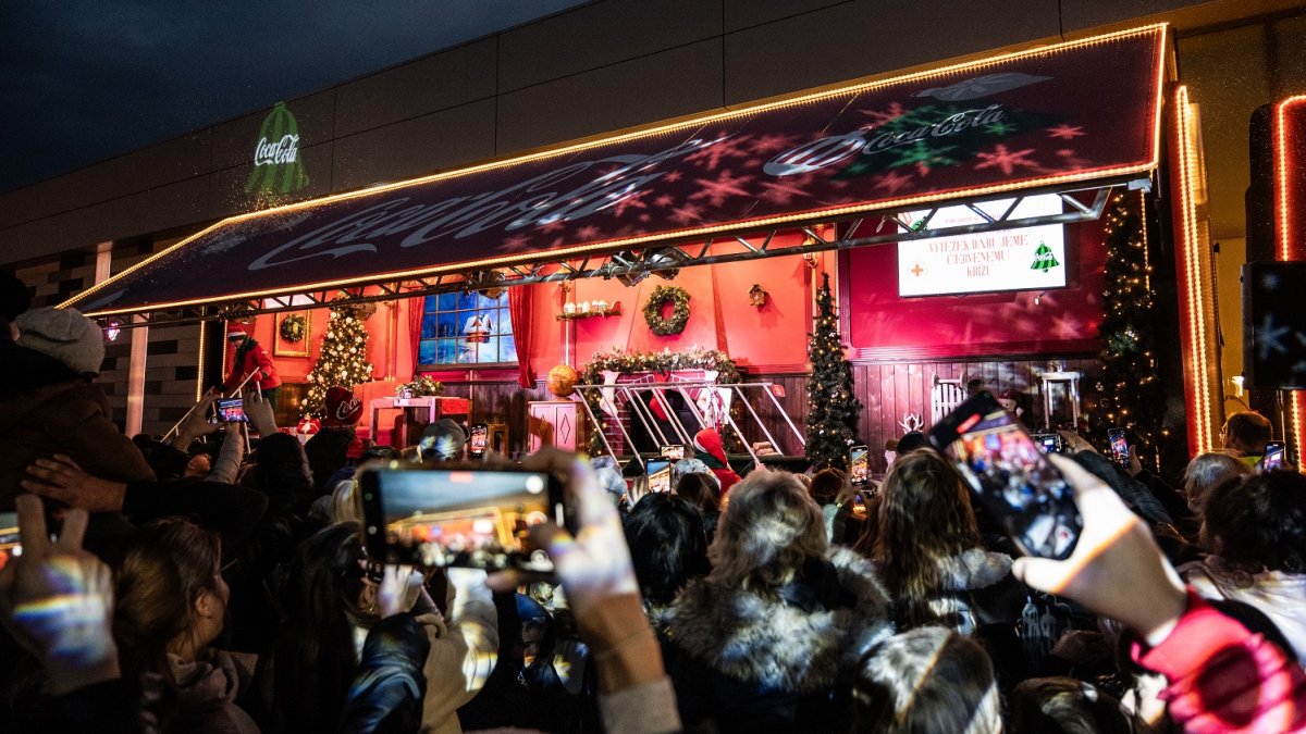 Coca-Cola vánoční kamion zahájil svoji trasu u Westfieldu Černý Most (10.12.2025)