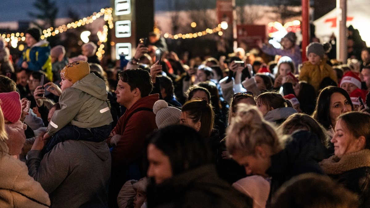 Coca-Cola vánoční kamion zahájil svoji trasu u Westfieldu Černý Most (10.12.2025)
