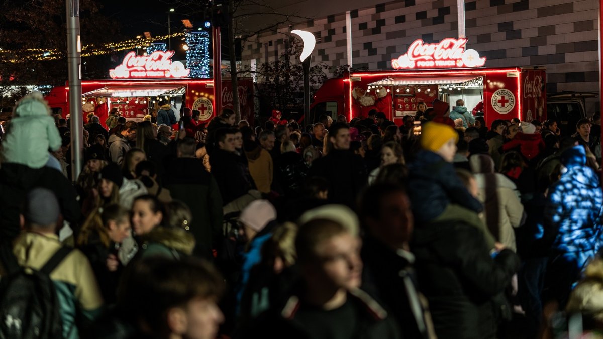 Coca-Cola vánoční kamion zahájil svoji trasu u Westfieldu Černý Most (10.12.2025)