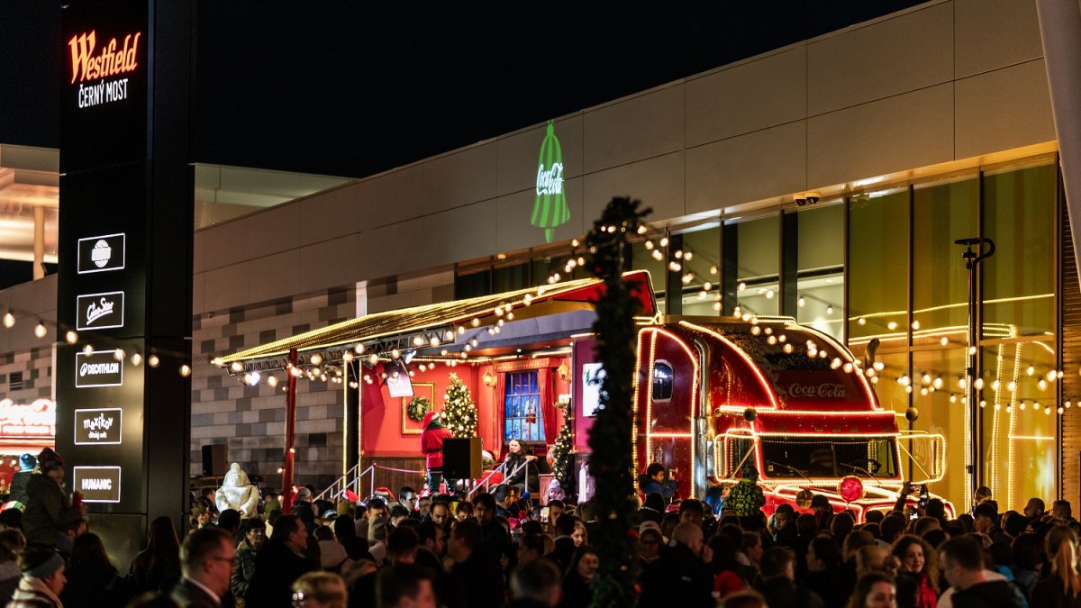 Coca-Cola vánoční kamion zahájil svoji trasu u Westfieldu Černý Most (10.12.2025)