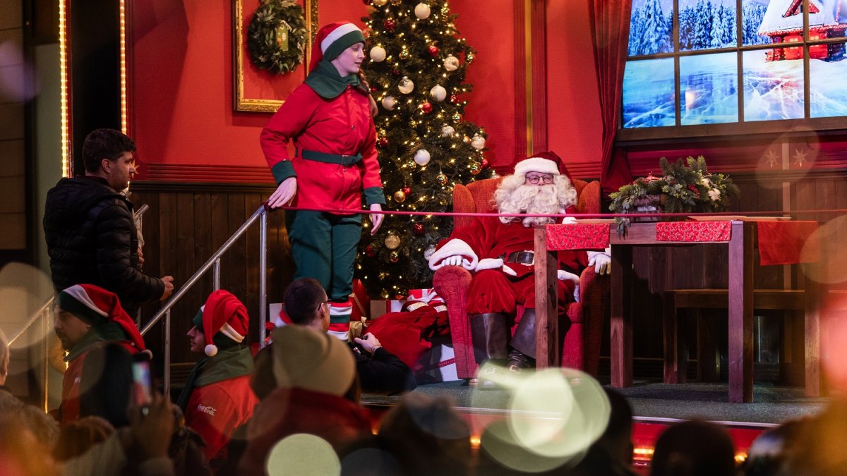 Coca-Cola vánoční kamion zahájil svoji trasu u Westfieldu Černý Most (10.12.2025)