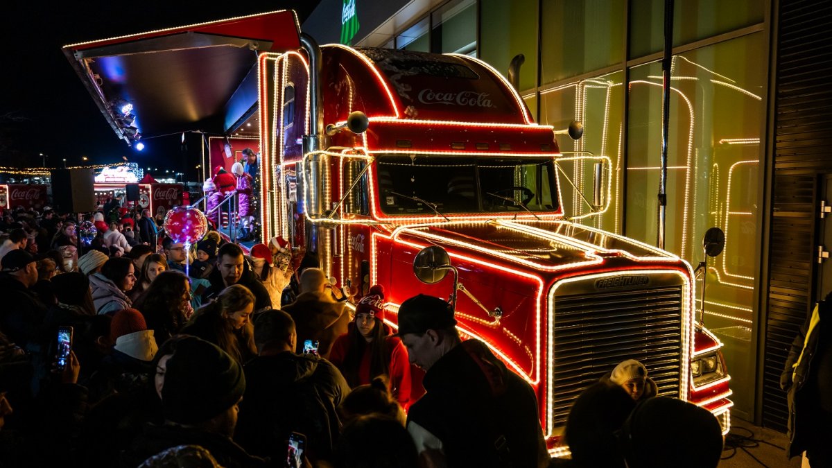 Coca-Cola vánoční kamion zahájil svoji trasu u Westfieldu Černý Most (10.12.2025)
