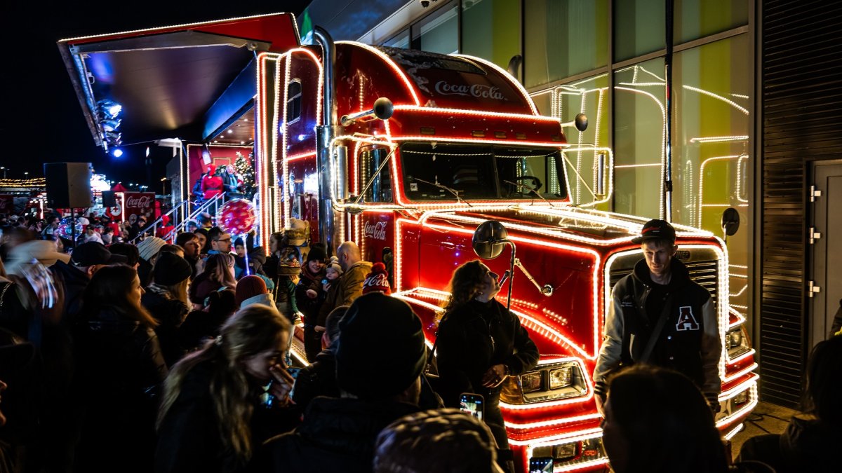 Coca-Cola vánoční kamion zahájil svoji trasu u Westfieldu Černý Most (10.12.2025)