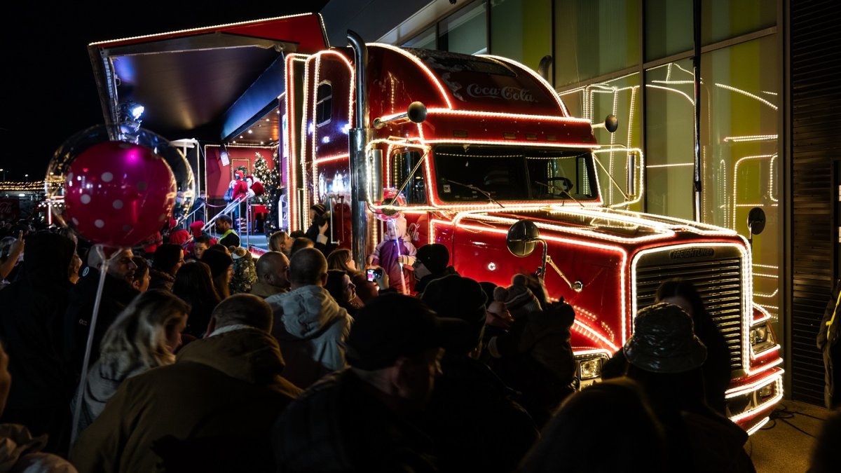 Coca-Cola vánoční kamion zahájil svoji trasu u Westfieldu Černý Most (10.12.2025)