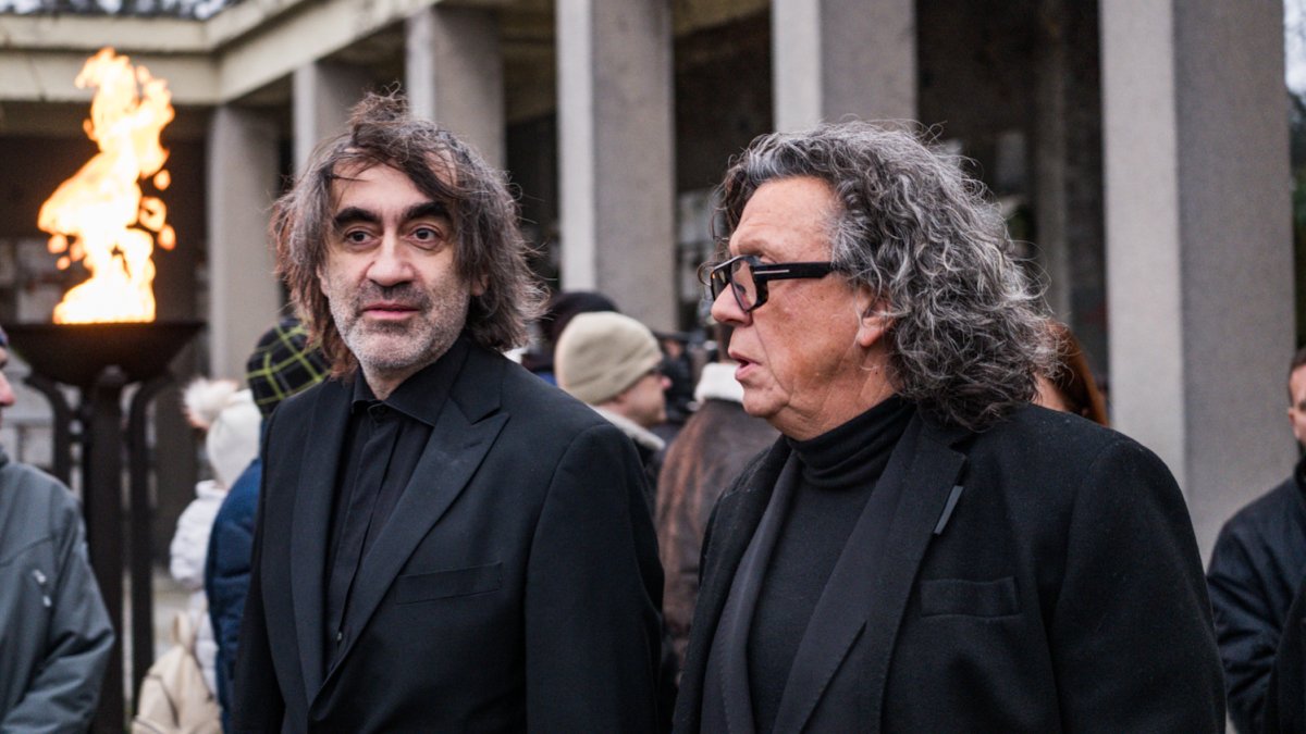 Blízcí a přátelé se rozloučili s moderátorem Patrikem Hezuckým. (12.12.2025)