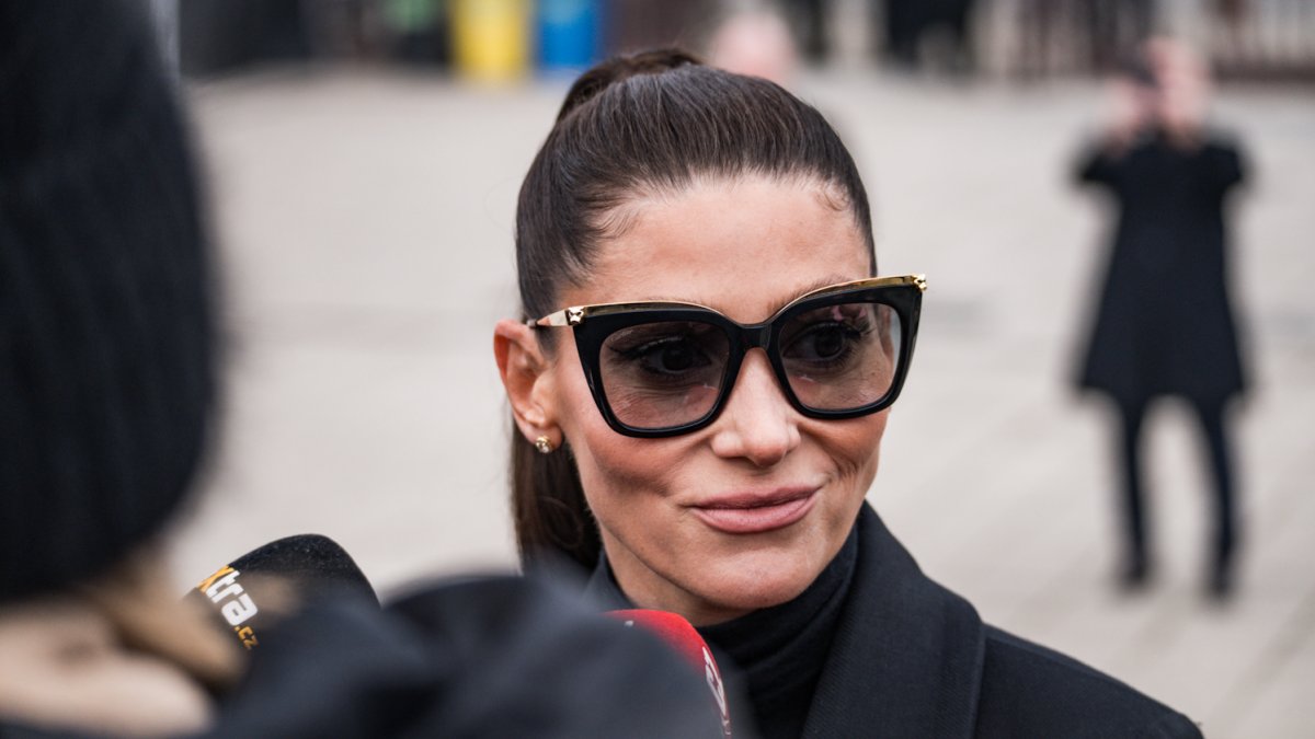 Blízcí a přátelé se rozloučili s moderátorem Patrikem Hezuckým. (12.12.2025)