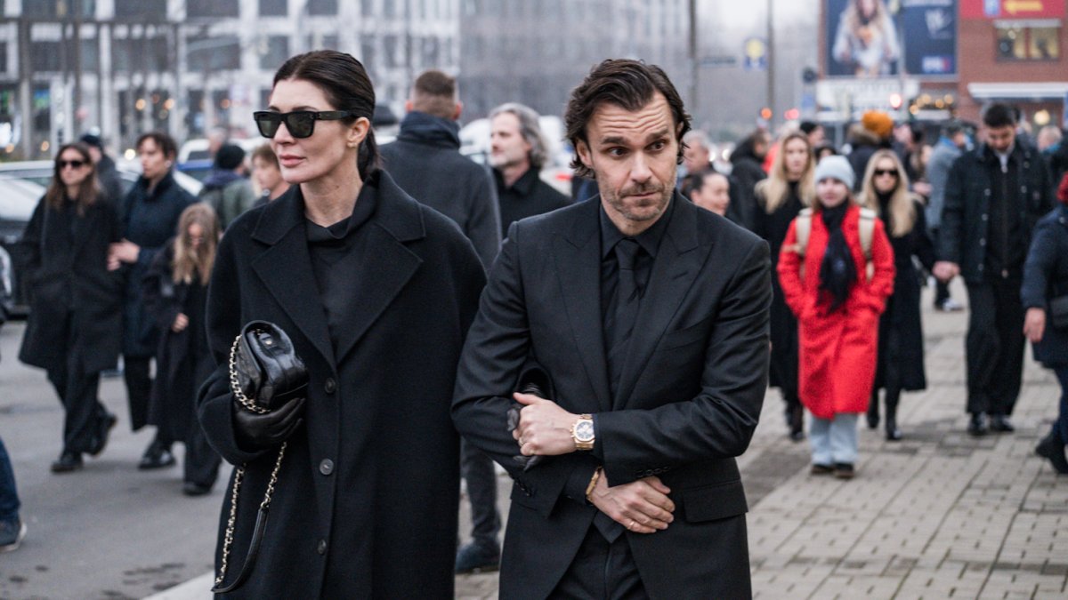 Blízcí a přátelé se rozloučili s moderátorem Patrikem Hezuckým. (12.12.2025)