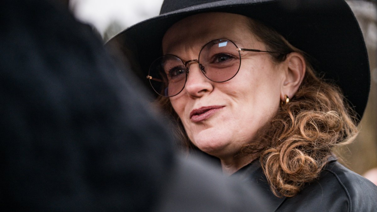 Blízcí a přátelé se rozloučili s moderátorem Patrikem Hezuckým. (12.12.2025)