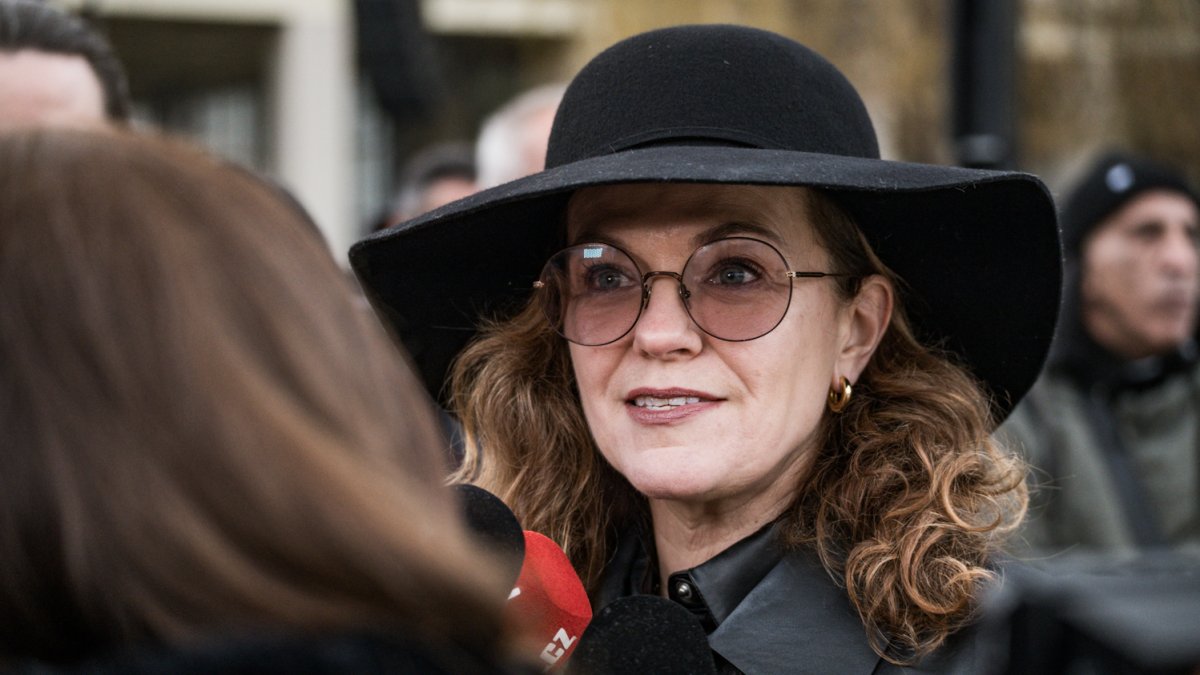 Blízcí a přátelé se rozloučili s moderátorem Patrikem Hezuckým. (12.12.2025)