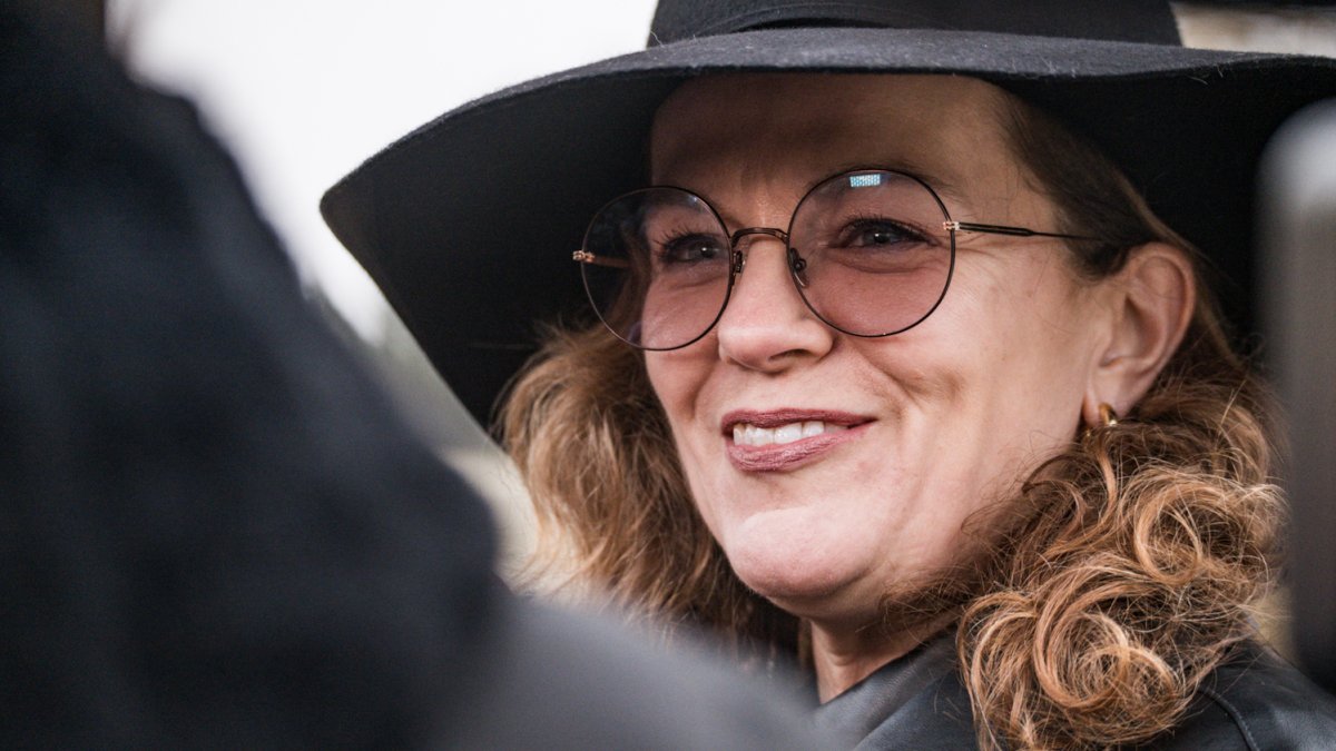 Blízcí a přátelé se rozloučili s moderátorem Patrikem Hezuckým. (12.12.2025)